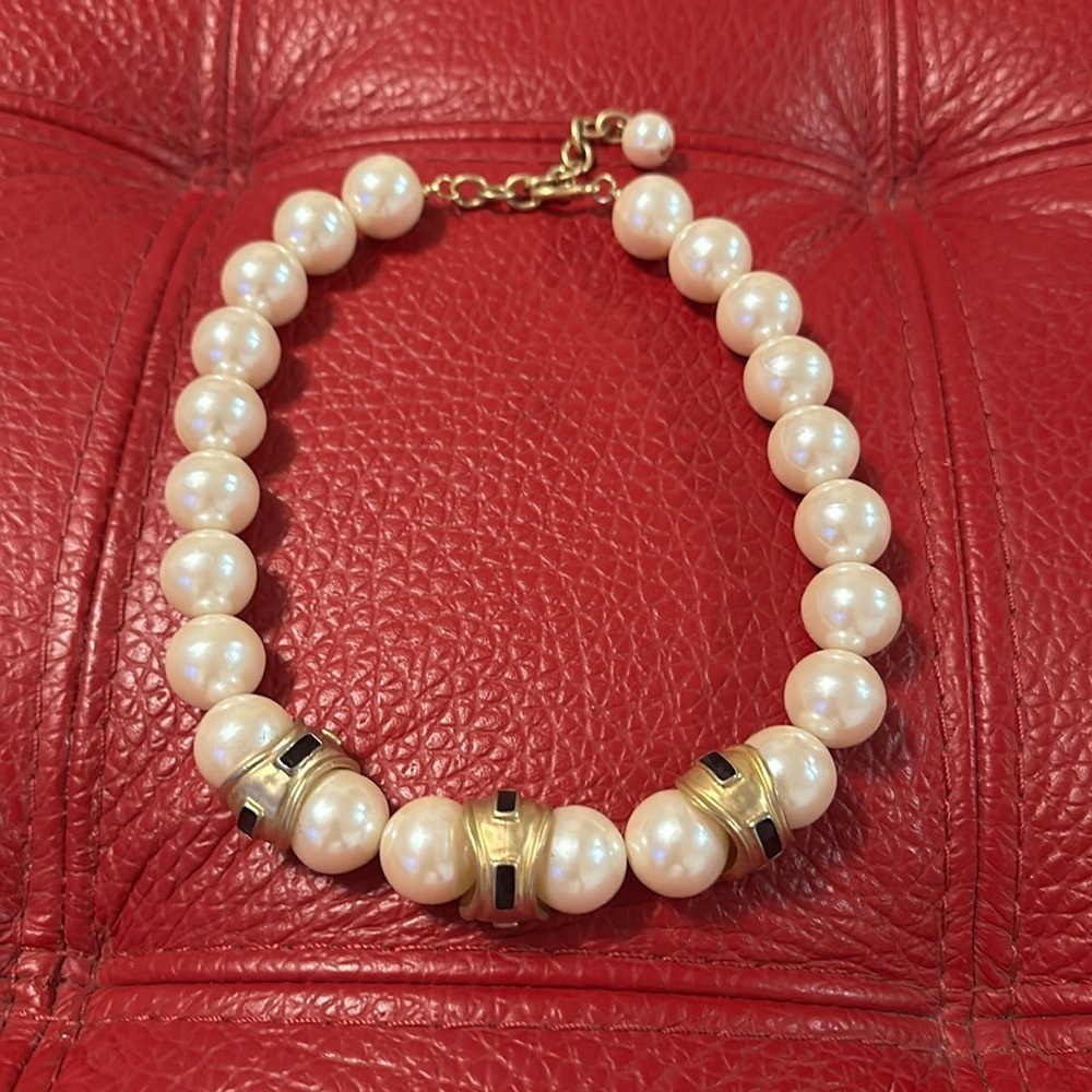 Fabulous Vintage faux pearl chucky goldtone necklace